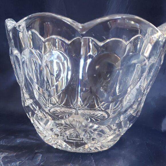 5 in. wide crystal bowl - Picture 2 of 3